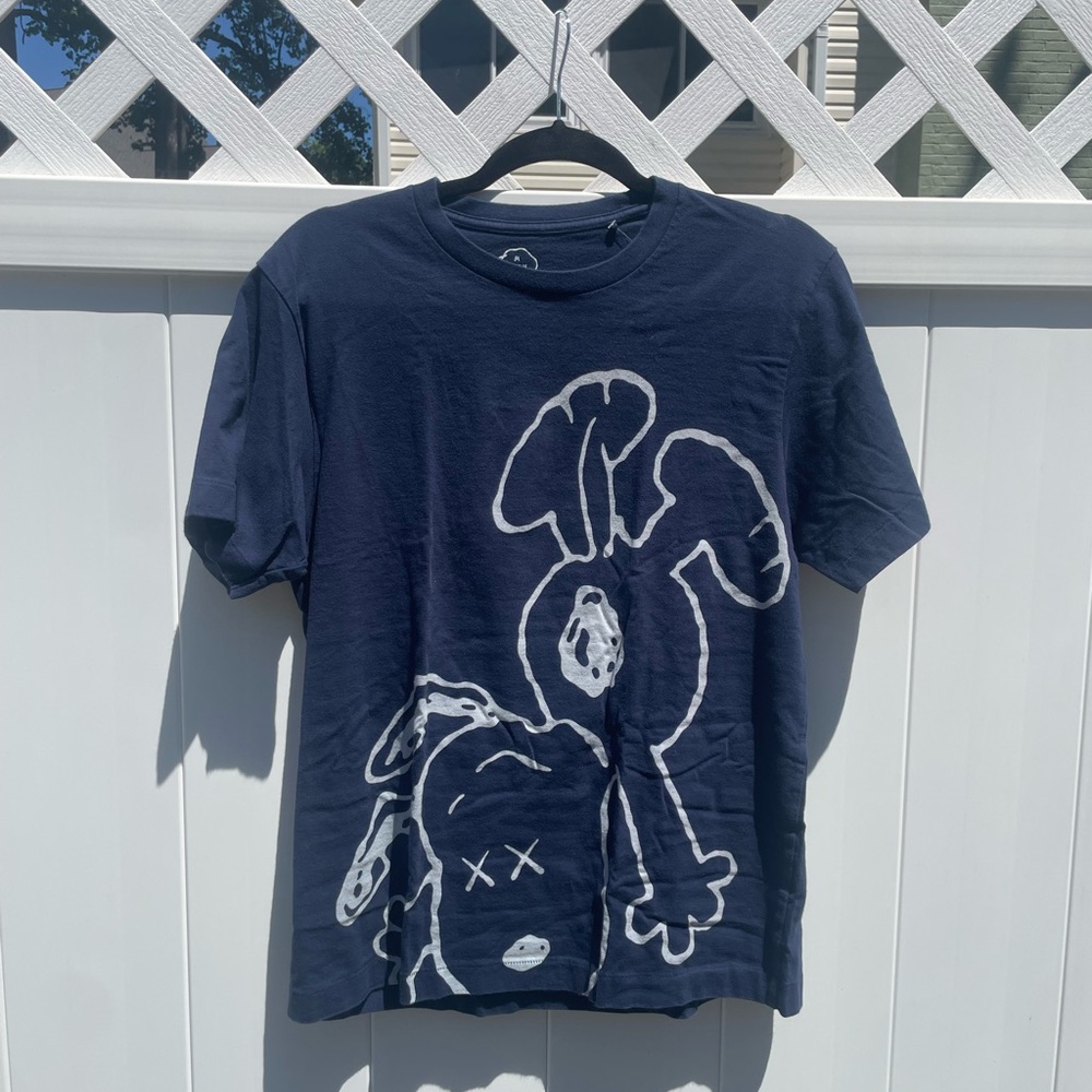 Men’s Uniqlo KAWS x Peanuts Graphic T-Shirt Size Medium